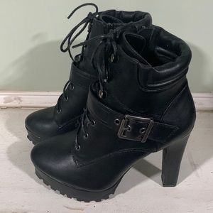 Brand New BLK booties 🌟